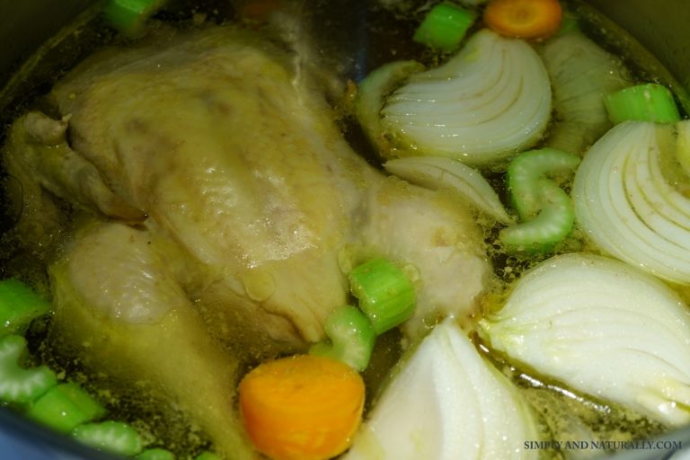 MAKE CHICKEN STOCK EASY Simply and Naturally